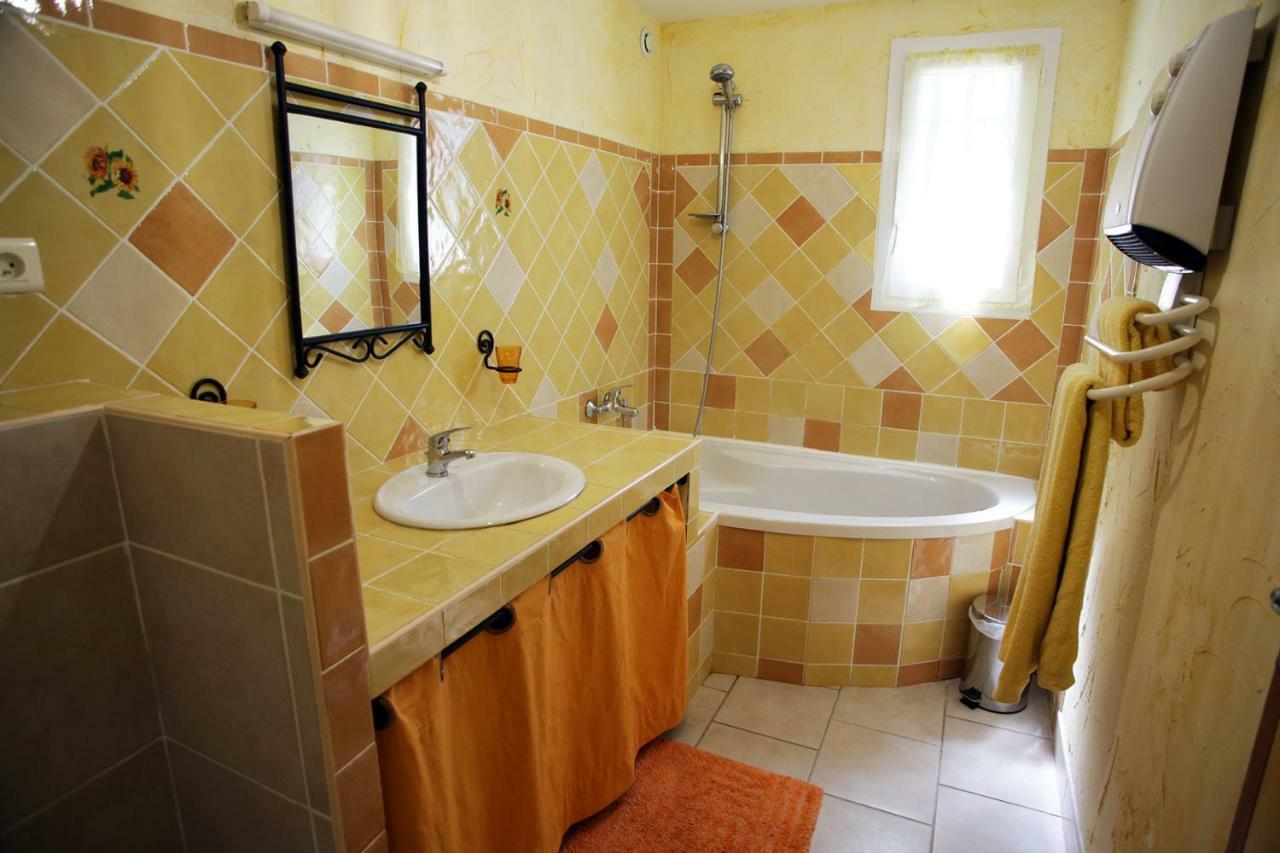 Отель Le Jas Du Gabian Volonne Экстерьер фото